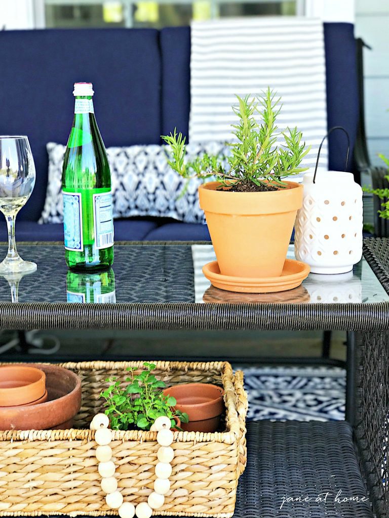 Ideas to help you create an inviting outdoor living and entertaining space with lush greenery and hanging curtains